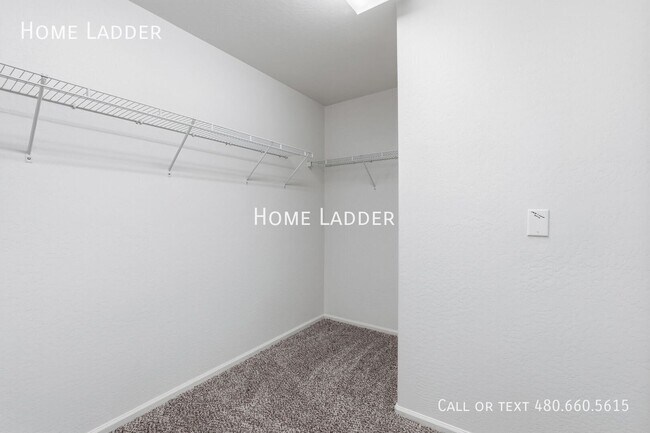 Building Photo - 1035 S Cheshire Ln