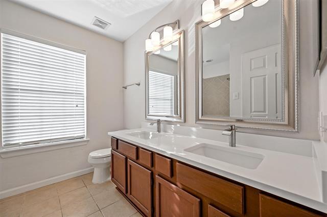 Building Photo - 1561 Yaggi Dr