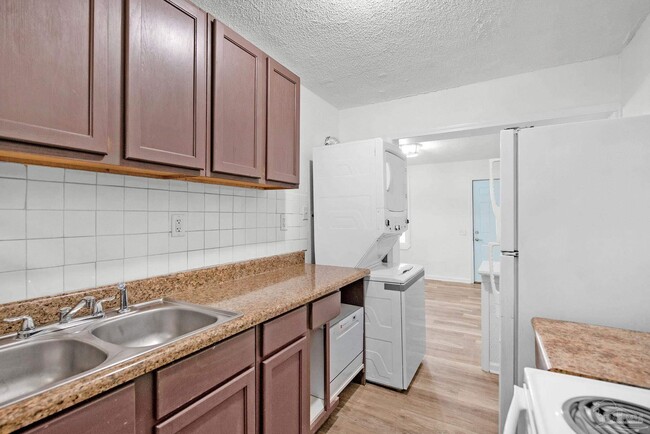 Building Photo - 2101 W Romana St