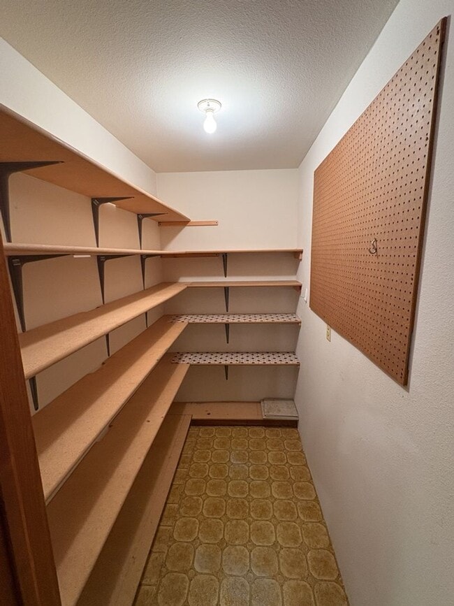 Building Photo - Updated 3BD/2BA with Garden Basement & Low Maintenance Living