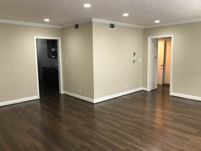 Building Photo - 1126 N Central Ave