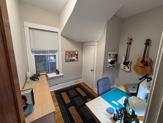 Building Photo - 2251 W Giddings St