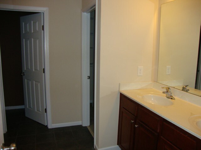 Building Photo - Stunning 2 Story Home with Open Kitchen