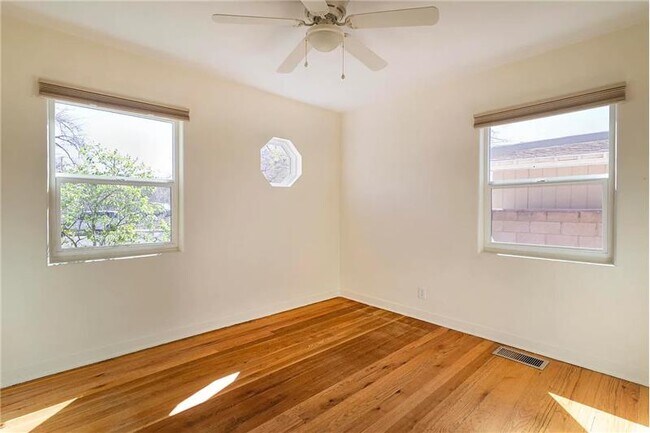 Building Photo - 1109 Lafayette Dr NE