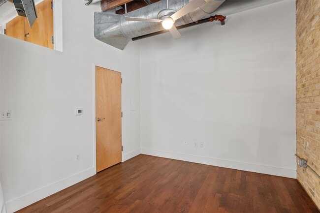 Building Photo - 411 Brazos St