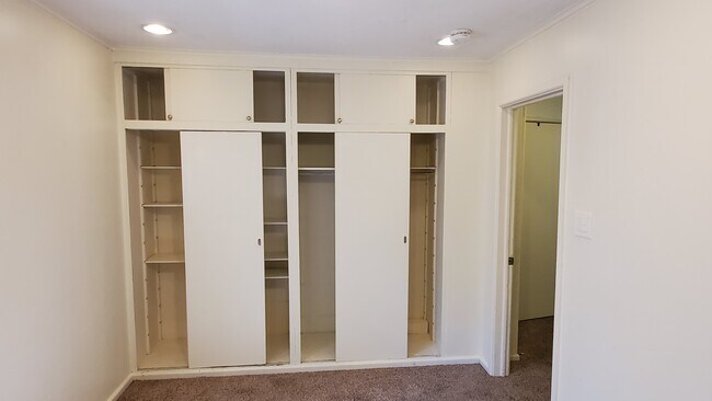 Building Photo - 1127 S Allen St