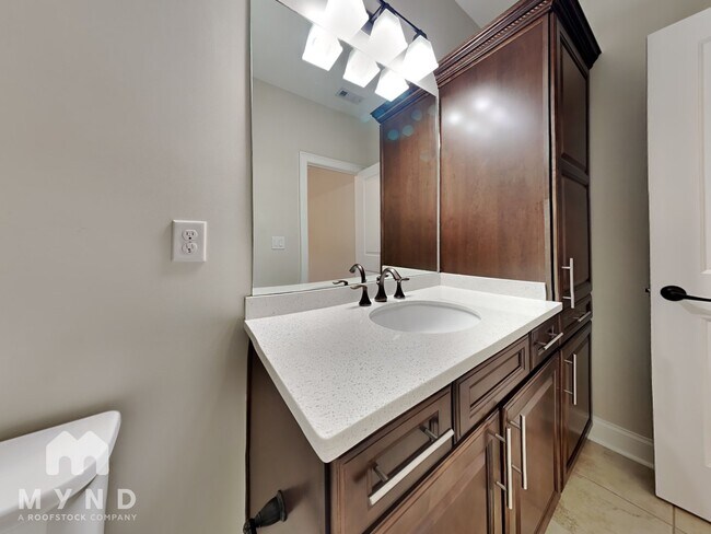 Building Photo - 2995 Manorview Ln