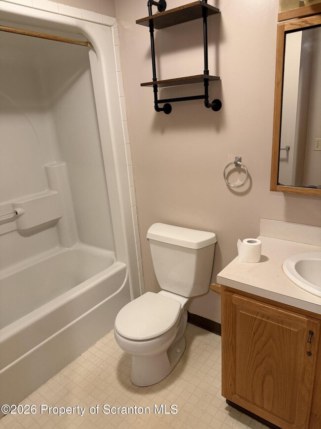 Building Photo - 609 Main St