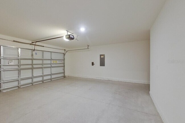 Building Photo - 8642 SW 43rd Ter