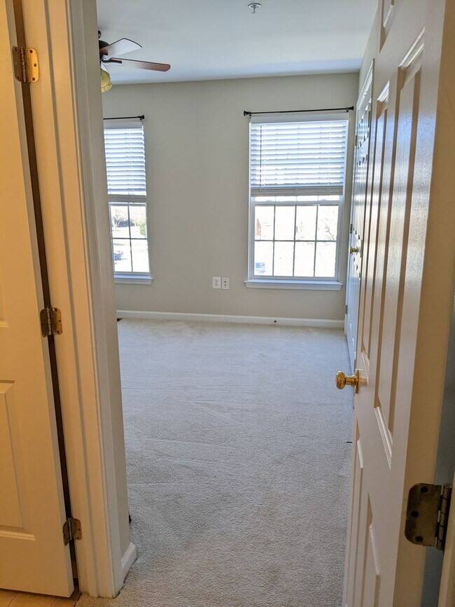 Building Photo - Updated condo in Ballenger Creek available in June!
