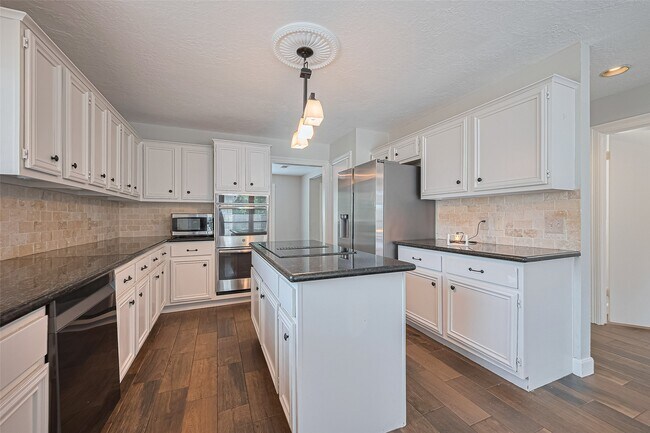 Building Photo - 3406 Mesquite Dr