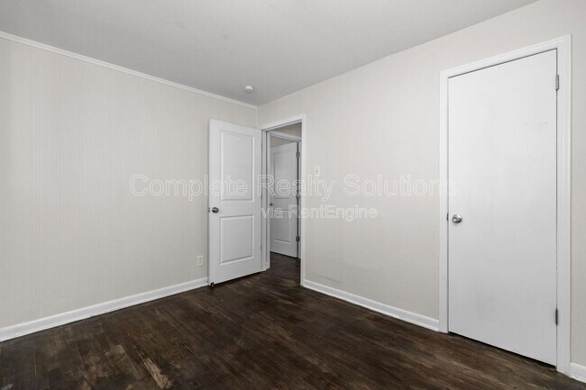 Building Photo - 9834 Portage Dr