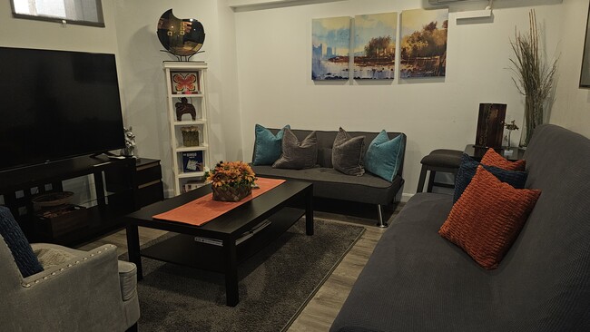 Building Photo - 135 Cedar St