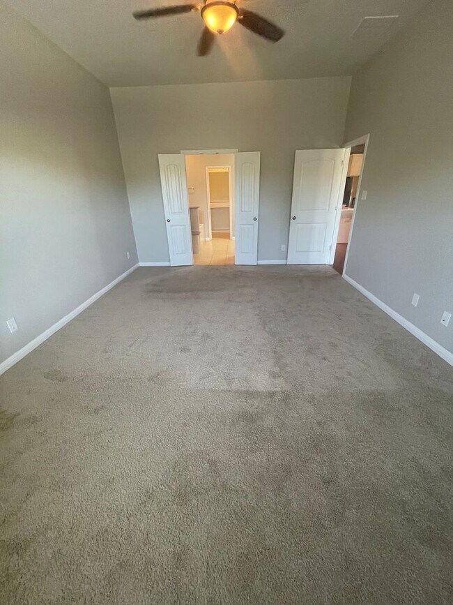 Building Photo - 22427 Carriage Bush