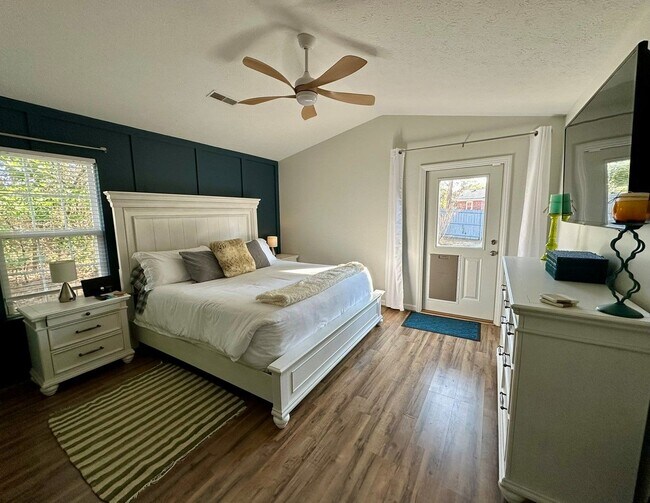 Building Photo - FURNISHED MONTHLY RENTAL AVAILABLE AUGUST ...