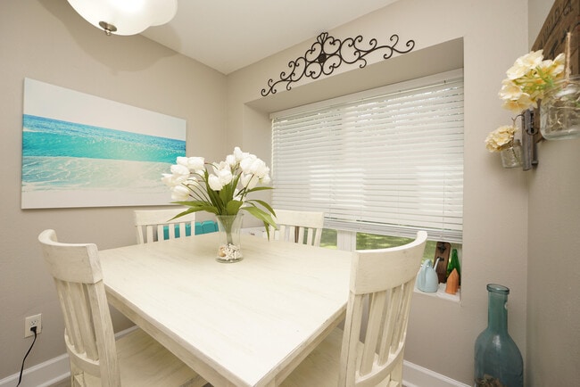 Building Photo - 1503 Green Acres Blvd