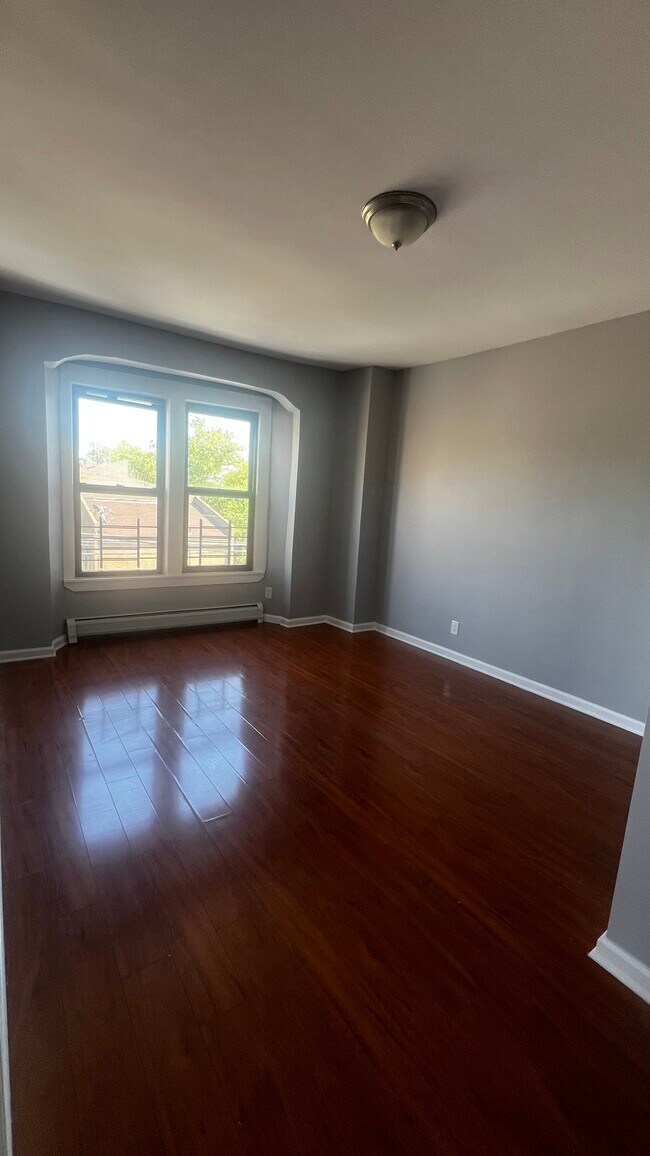 Building Photo - 348 S Orange Ave