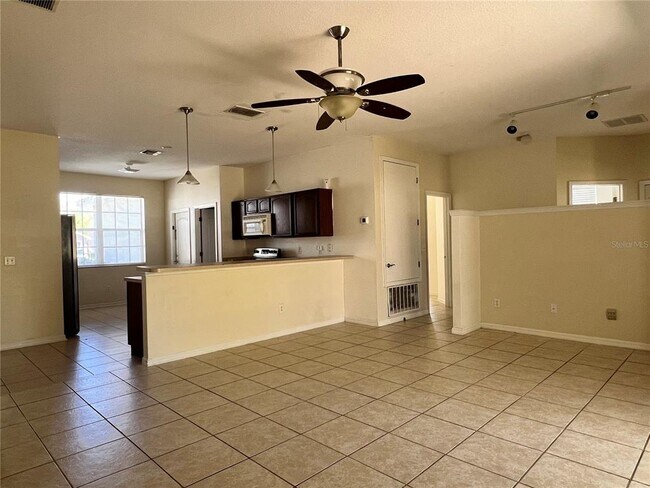 Building Photo - 209 Round Man St