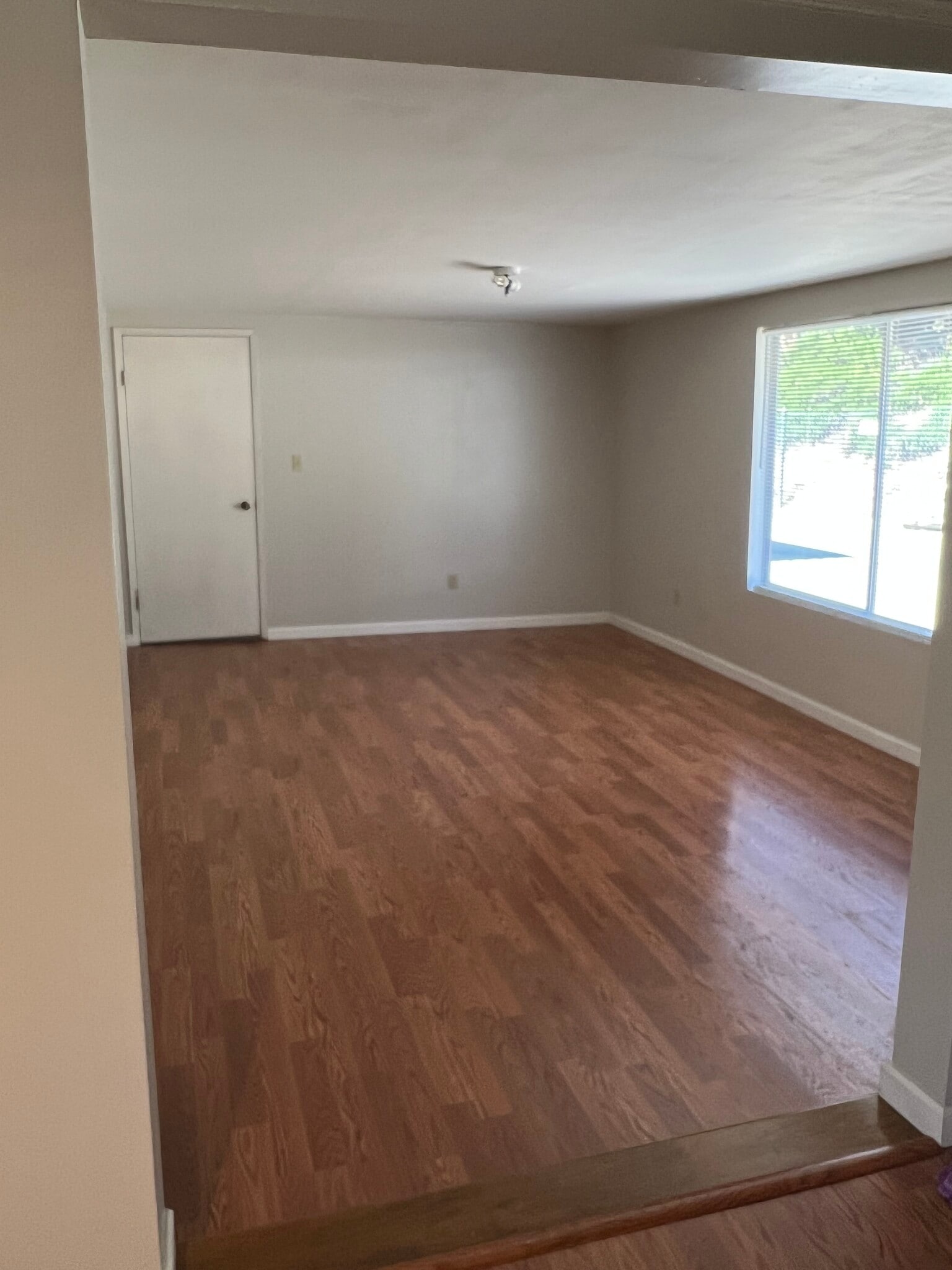 Open bedroom with a one step down - 75 Willow Dr