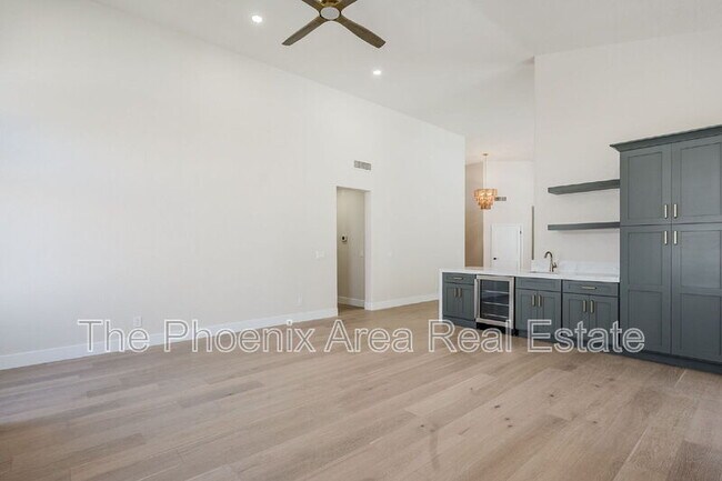 Building Photo - 1531 E Silverwood Dr