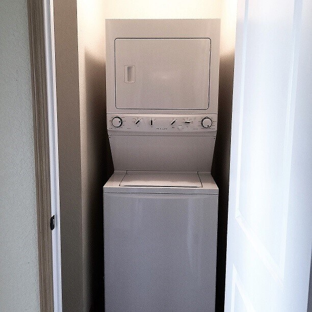 Building Photo - 2830 W Lakewood Dr