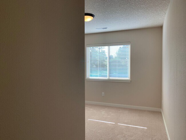 Building Photo - Beautiful 4BR in Camas! Modern Finishes! Close to Shopping & I-5! Schedule a tour today!