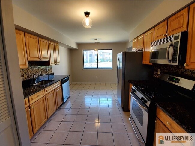 Building Photo - 1606 Edison Glen Terrace