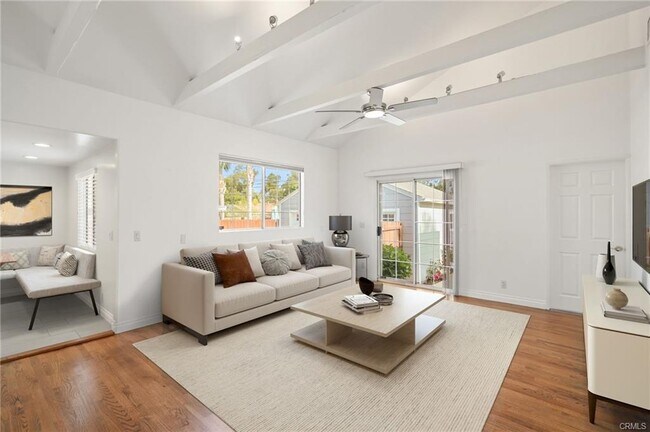 Building Photo - 22055 Del Valle St