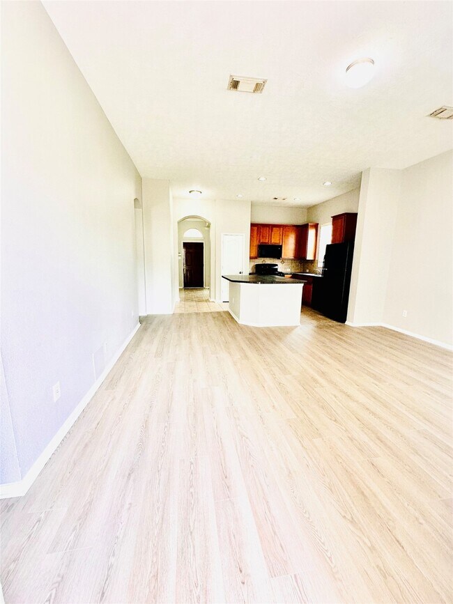Building Photo - 20747 Pine Rain Ct
