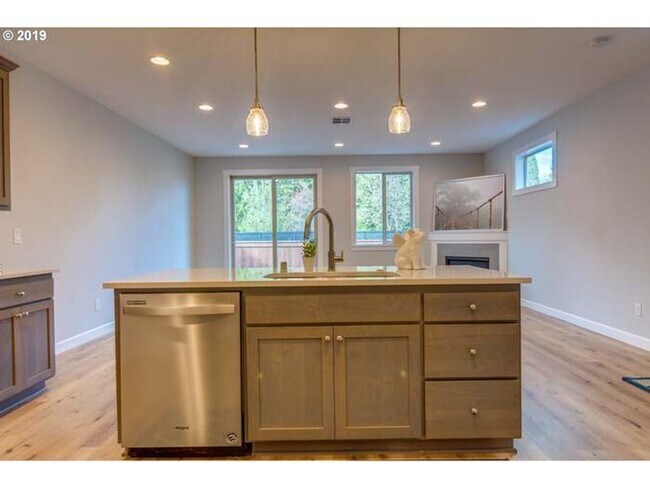 Building Photo - Beautiful home in gated community