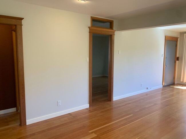 Building Photo - Stunning 2 Bedroom, 1 Bath Craftsman Front...