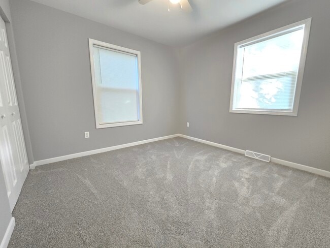 Building Photo - 1417 Bayview Ln