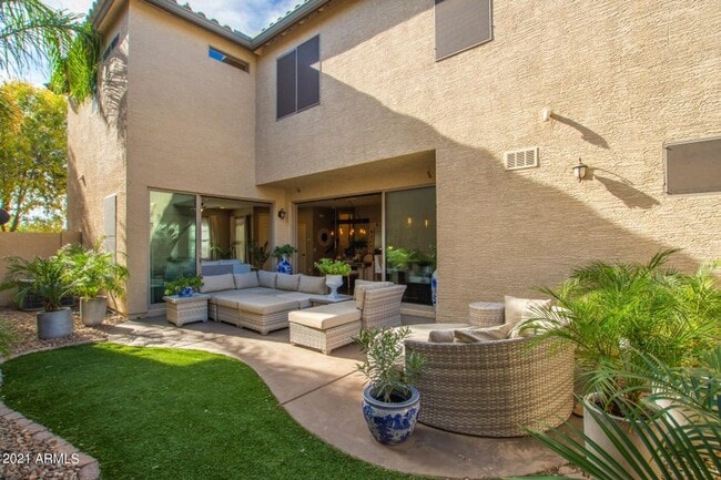 Building Photo - GORGEOUS home in THE KNOLLS at Power Ranch!