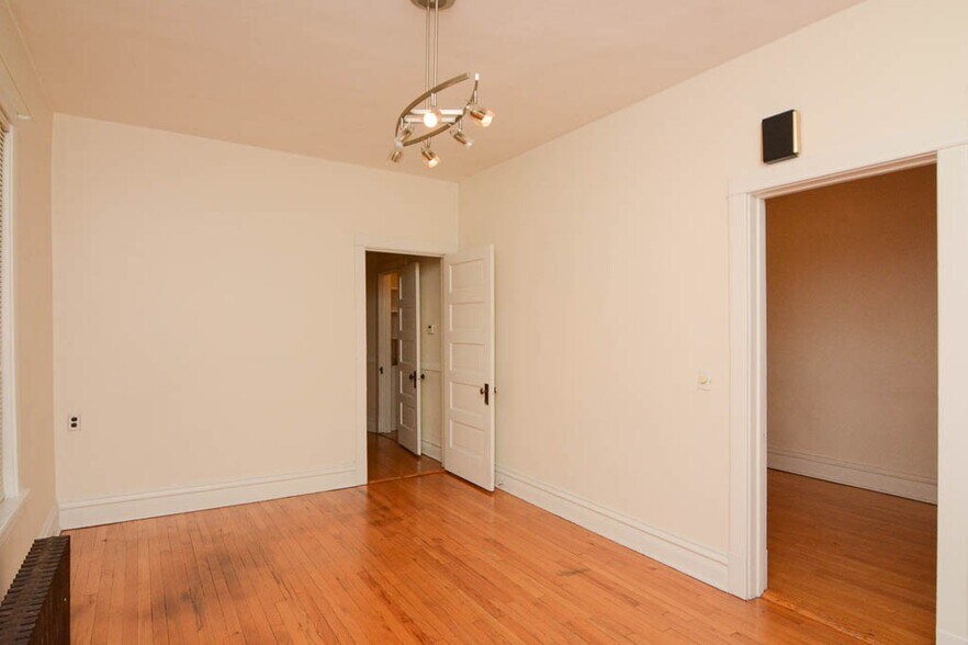 Building Photo - 3422 N Lincoln Ave