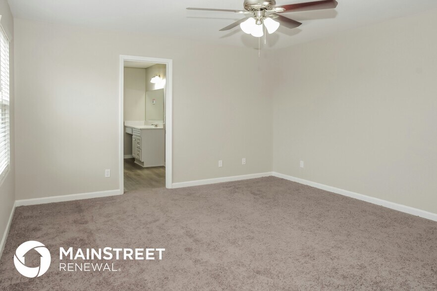 Building Photo - 213 Farmington Dr