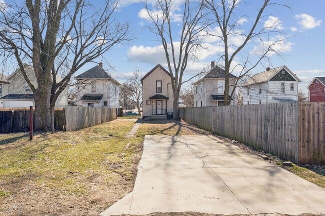 Building Photo - 274 E Barthman Ave