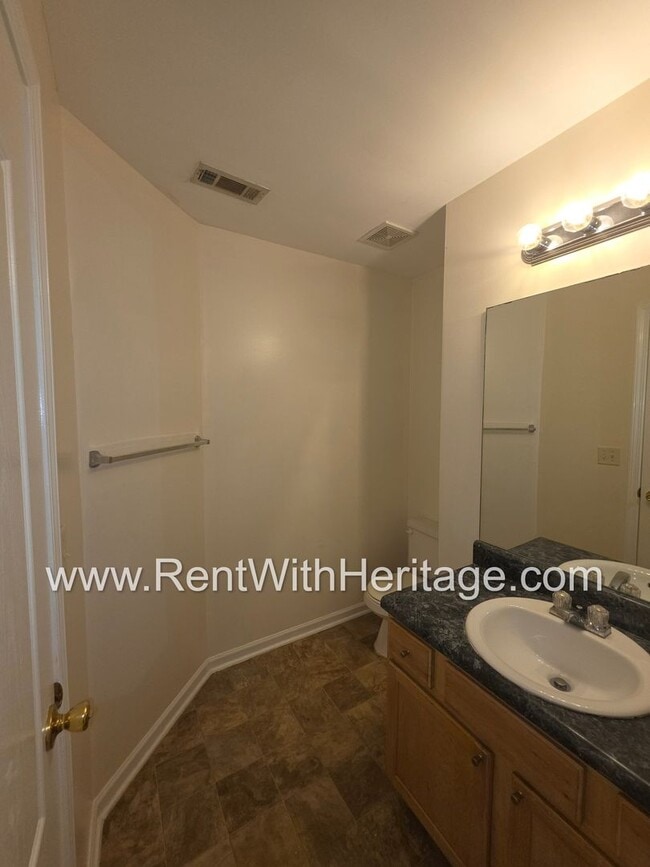 Building Photo - Fantastic 4bd/2.5ba Townhome/ Swim Tennis/ Great Location