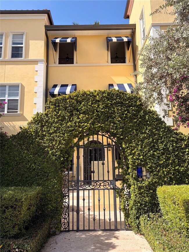 Building Photo - 4812 Pine Tree Dr