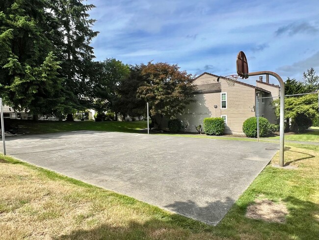 Building Photo - Woodinville ~ Woodland Hills Condo