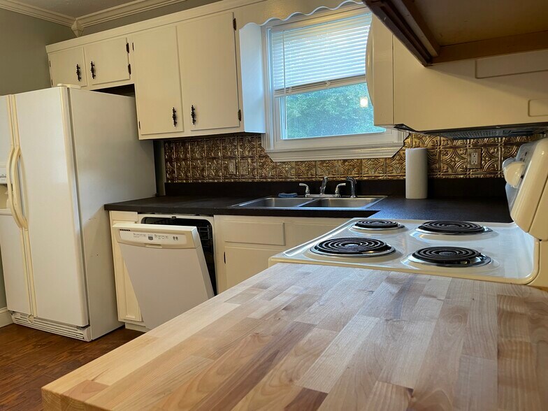 Building Photo - 162 Silver Dr