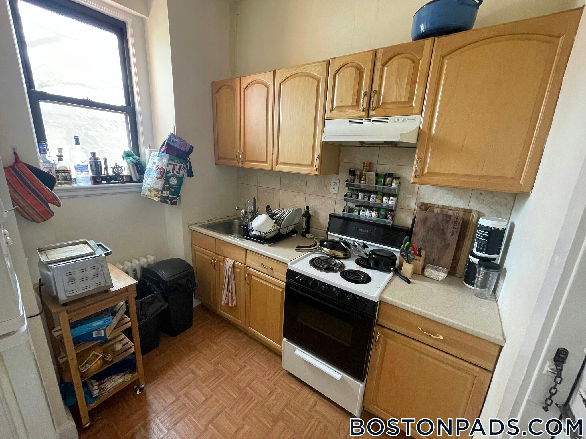 Building Photo - 583 Beacon St