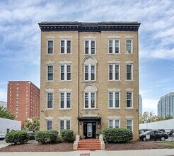 Building Photo - Studio Apartment in Uptown Charlotte!