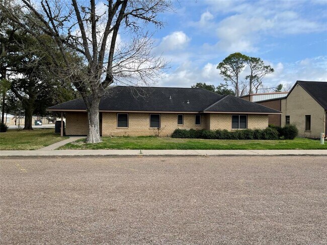 Primary Photo - 301 S 16th St