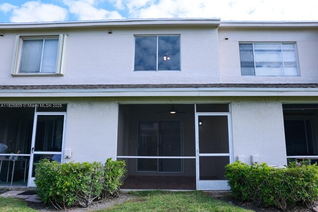 Building Photo - 16686 Hemingway Dr