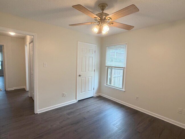 Building Photo - 7472 Hedgington Dr