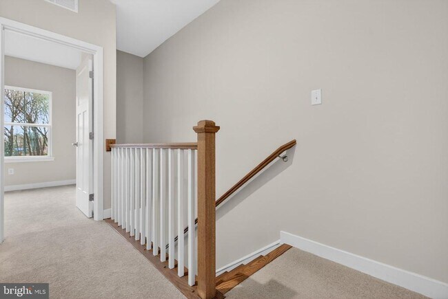 Building Photo - 54 Sidney Ln