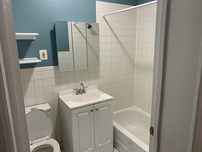 Bathroom - 1827 Swann St NW
