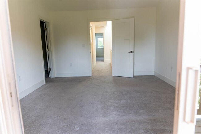 Building Photo - 204 Conservation Dr