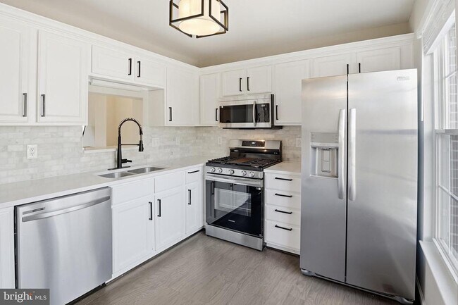 Building Photo - 12831 Silvia Loop