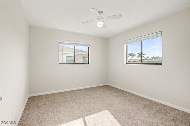 Building Photo - 4528 SE 5th Pl